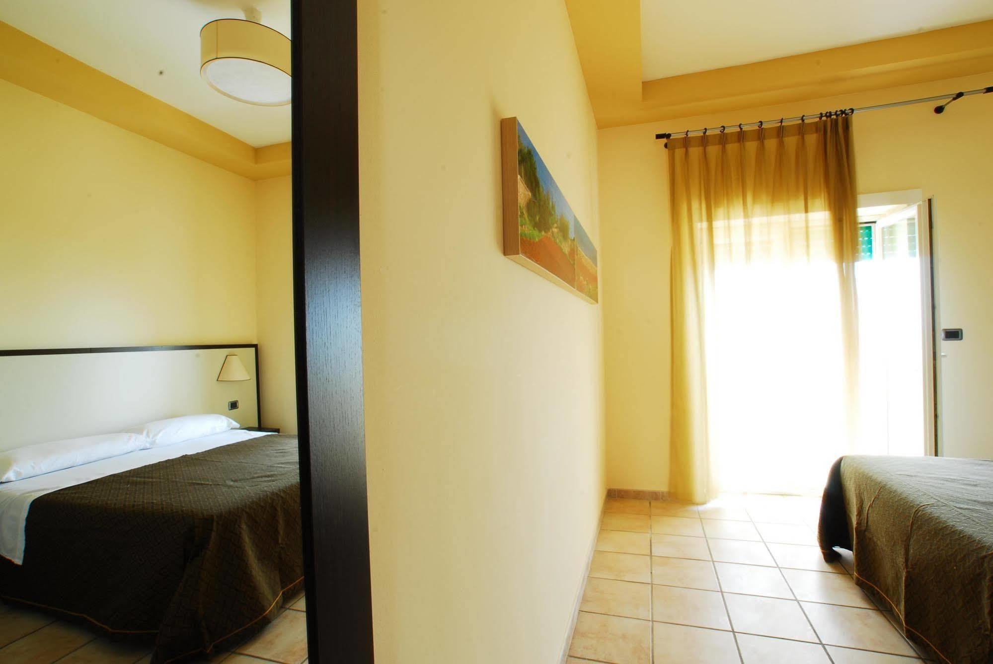טורה ואדו Cala Saracena Resort מראה חיצוני תמונה